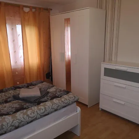Lang Apartment *